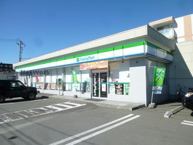 ファミリーマート千歳春日3丁目店(コンビニ)まで549m 雅 MIYABI