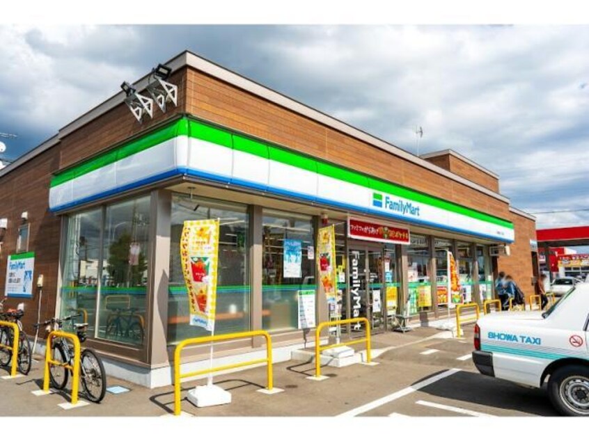 ファミリーマート千歳新富3丁目店(コンビニ)まで300m NOVEL千歳Ⅰ