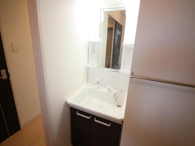  日豊本線/五十市駅 車移動　2分1km 3階 築11年