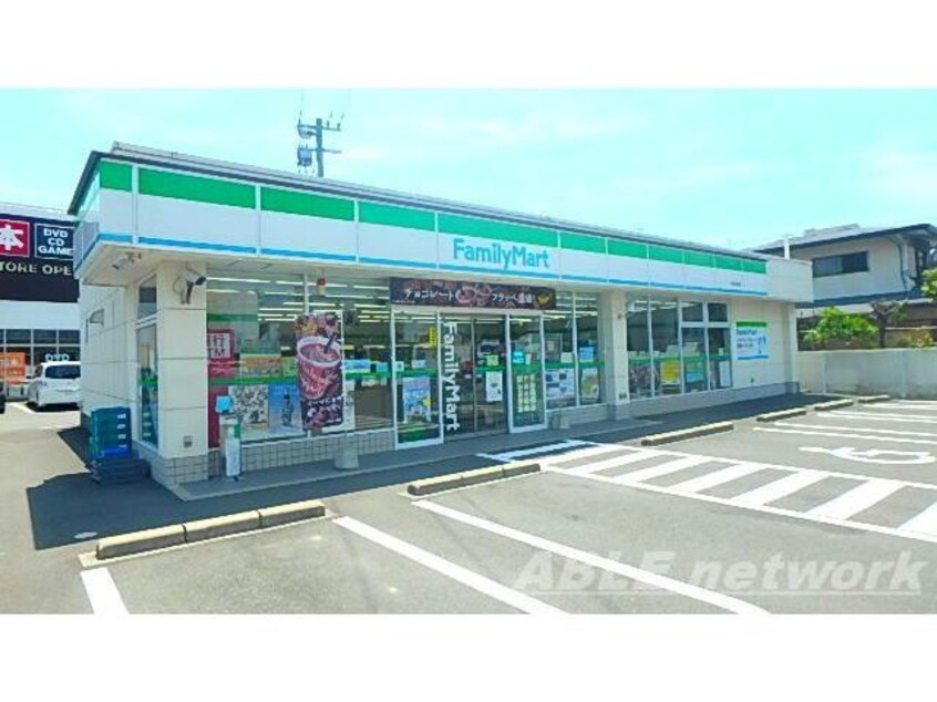 ファミリーマート八代松江店(コンビニ)まで546m ラ・ステュディオ