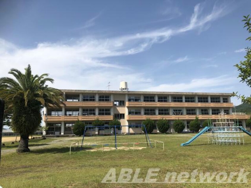 八代市立日奈久小学校(小学校)まで1086m Red Houseひなぐ