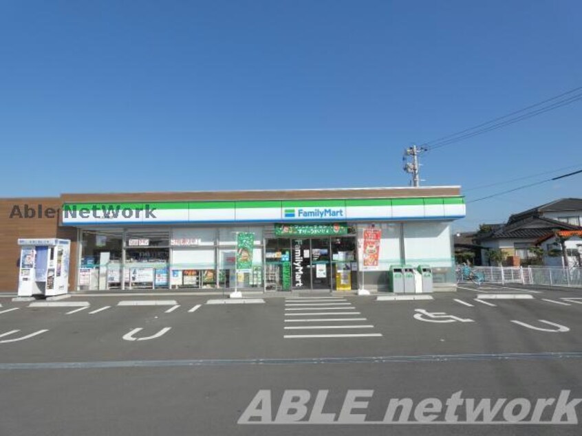ファミリーマート八代竹原店(コンビニ)まで1095m グランコート乃木坂Ⅲ