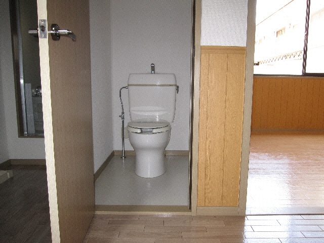 トイレ リヴェール中村　B棟