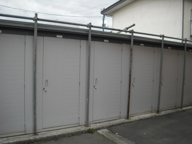 物置 シャントゥール城南