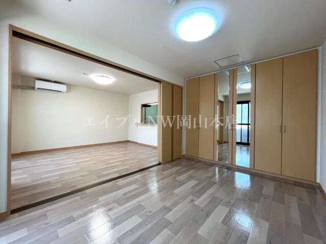 洋室からリビング プラッツ・ユーⅠ