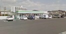 ファミリーマート岡山万倍店(コンビニ)まで891m ラルーチェ　当新田