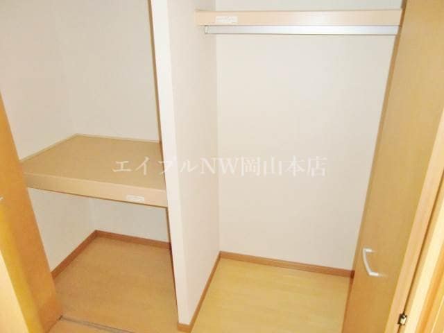 クローゼットタイプの収納スペース シオン北長瀬