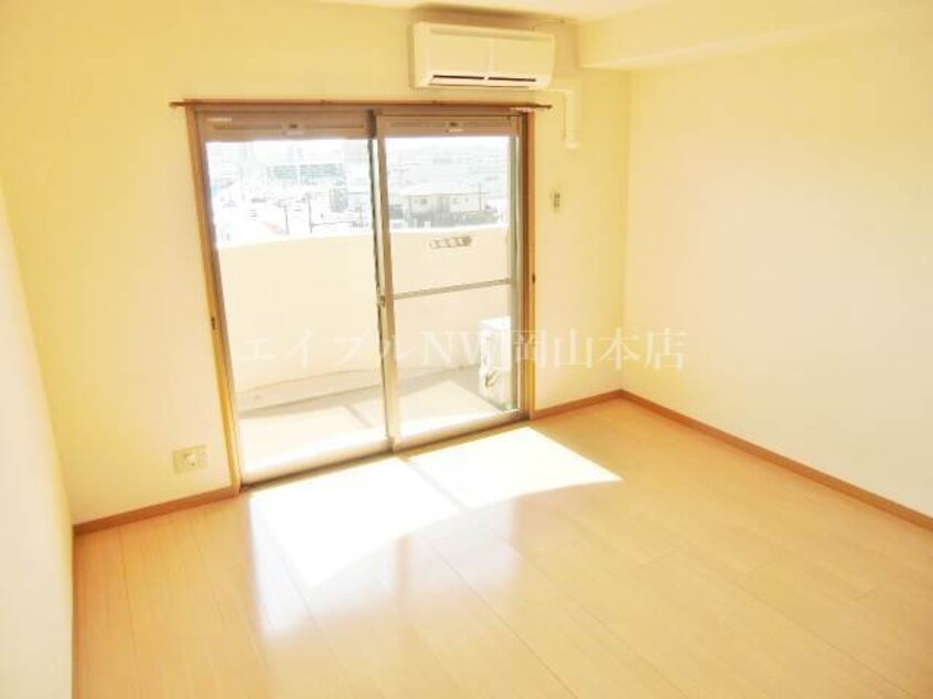 日当たりも良く明るい洋室 シオン北長瀬