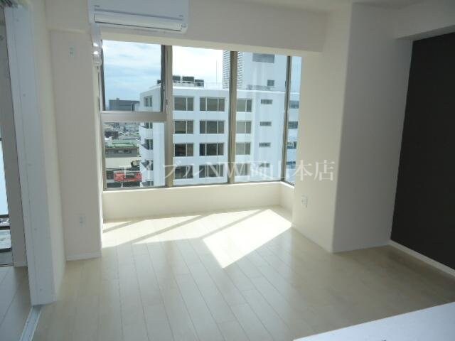 リビング アルストロメリア