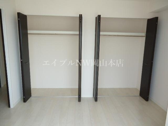 北側洋室収納 アルストロメリア