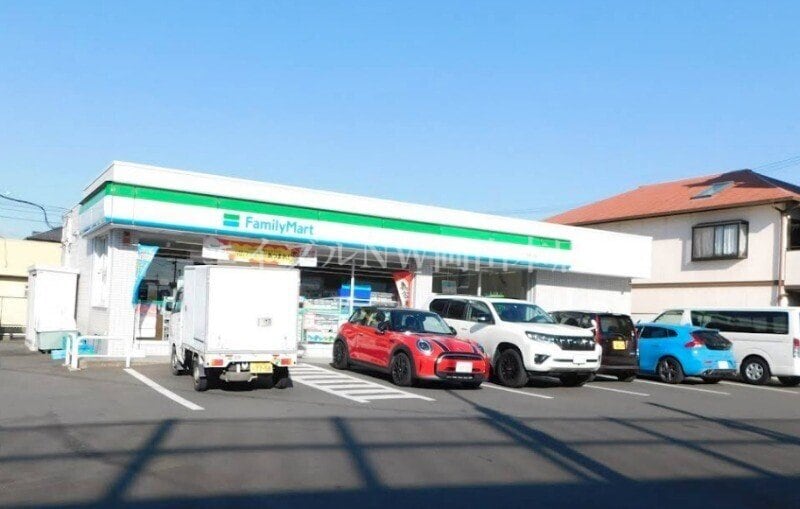 ファミリーマートバイパス青江店(コンビニ)まで320m レグルス　アルファ