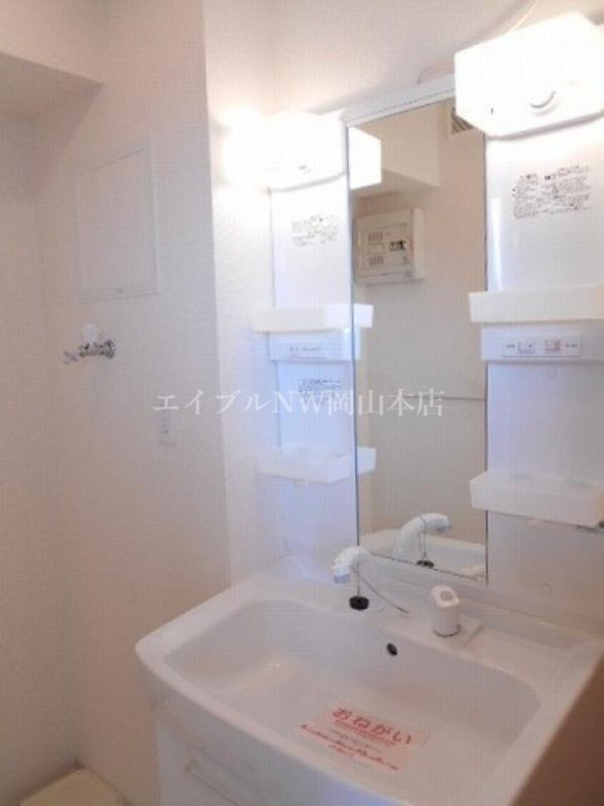  ラ・ベルコリーヌＢ