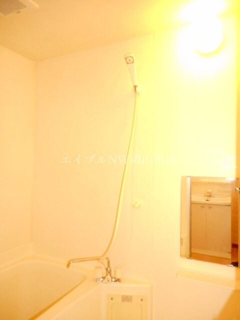  ファミール彦崎