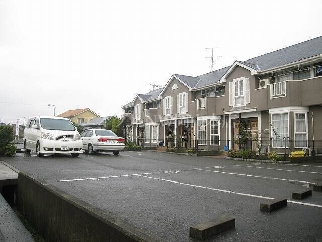  ファミール彦崎