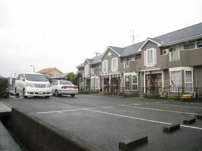  ファミール彦崎