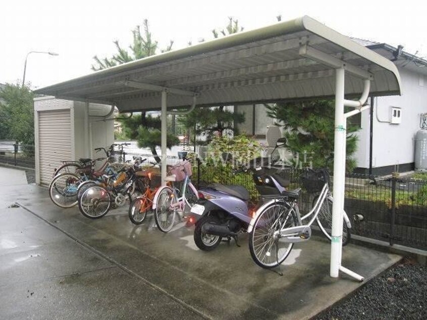  ファミール彦崎