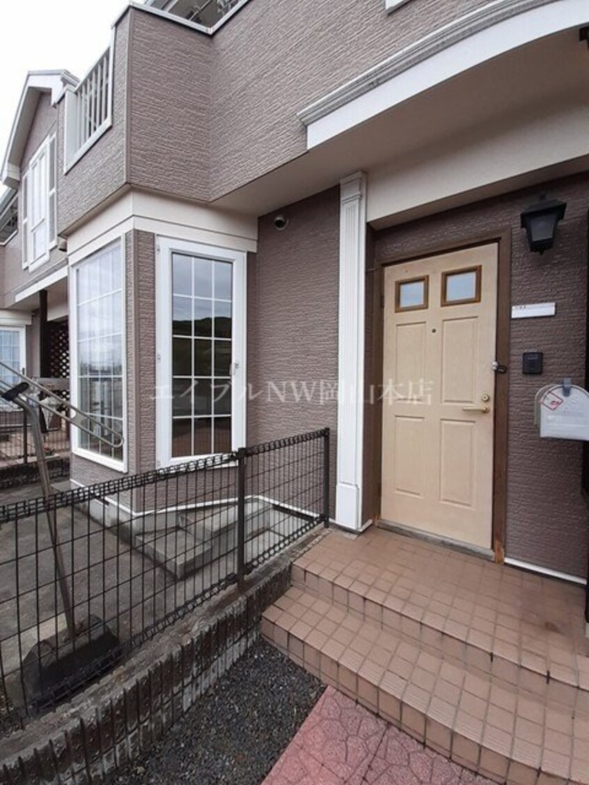  ファミール彦崎