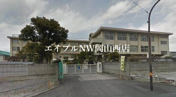 岡山市立石井小学校(小学校)まで756m せかんどゆーす西口