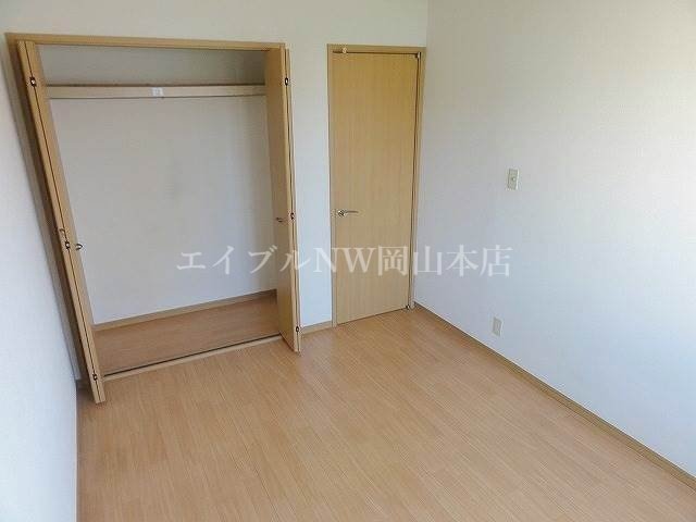 洋室（別タイプ部屋写真） ロッコレジデンス