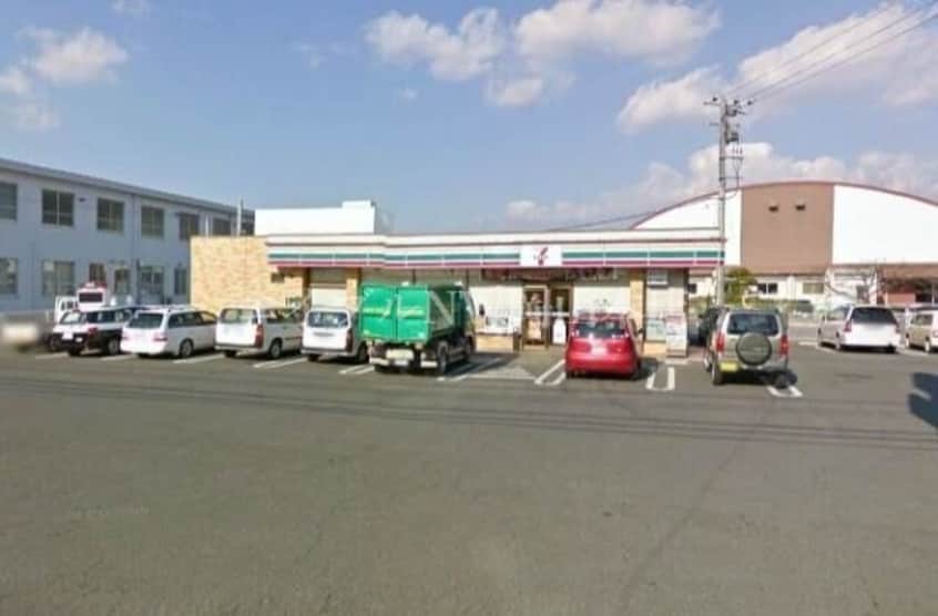 セブンイレブン岡山芳明小前店(コンビニ)まで129m Tiare Manbai