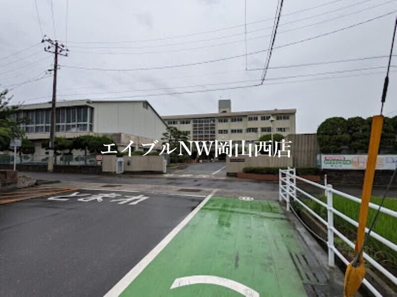 岡山市立中山小学校(小学校)まで1297m ファミール矢吹B棟