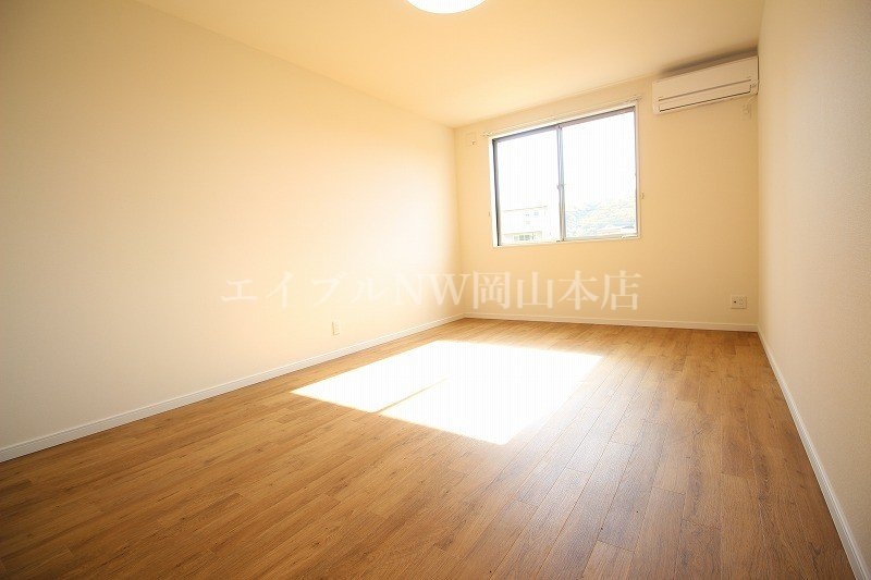 洋室1 ラ・イース津高