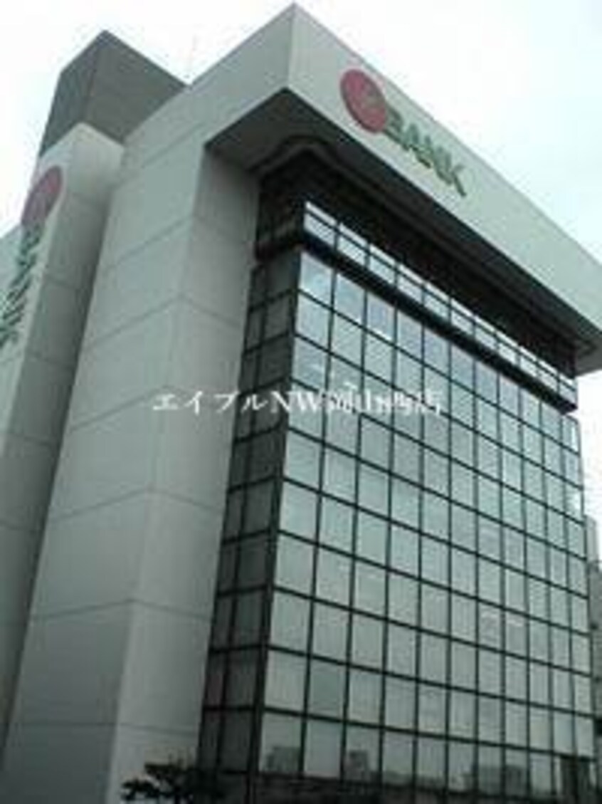 トマト銀行本店(銀行)まで706m クレストシティ中井町