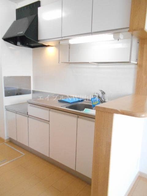  サンメゾン津高