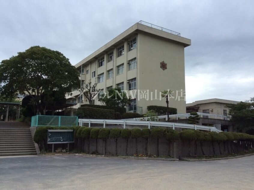 岡山市立旭東中学校(中学校/中等教育学校)まで1611m シンフォニーＫｕｓｕｄｏ　B