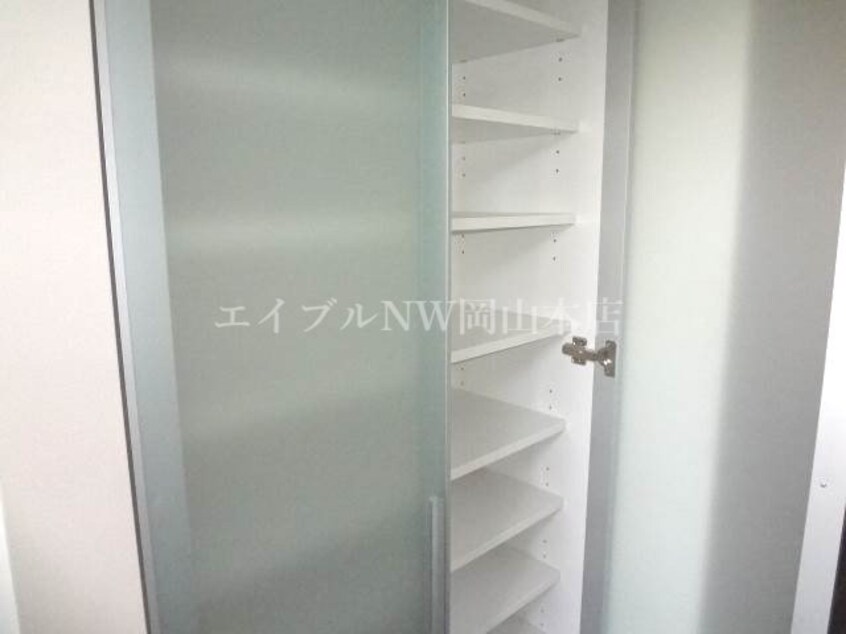 シューズボックス アルファレガロ岡山駅前