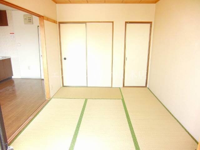 和室 グローリーハウス的場Ａ