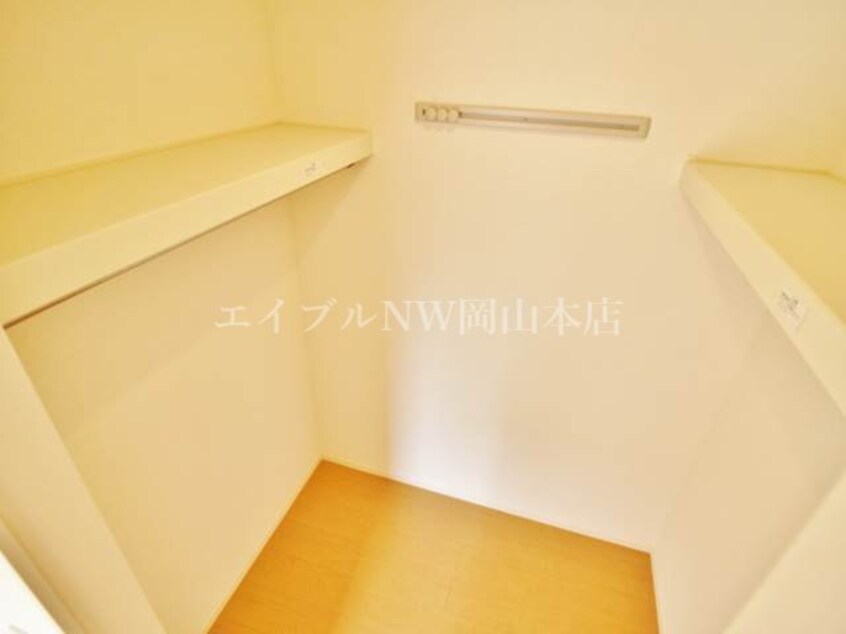 ウォークインクローゼット グランド　ソレイユ　B棟