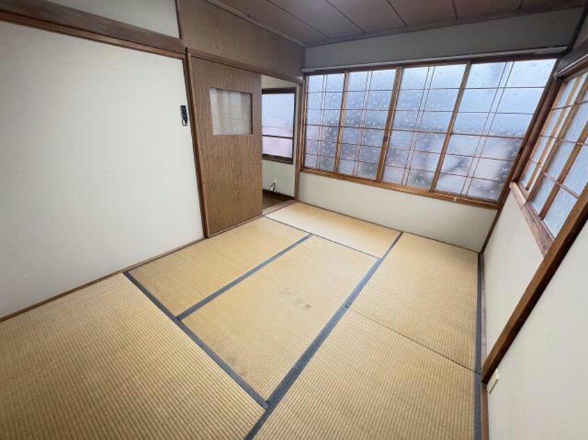  湯川町2丁目34番貸家