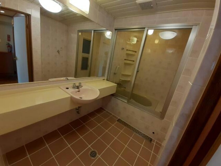  那覇バス（那覇市）/おもろまち 徒歩3分 2階 築20年