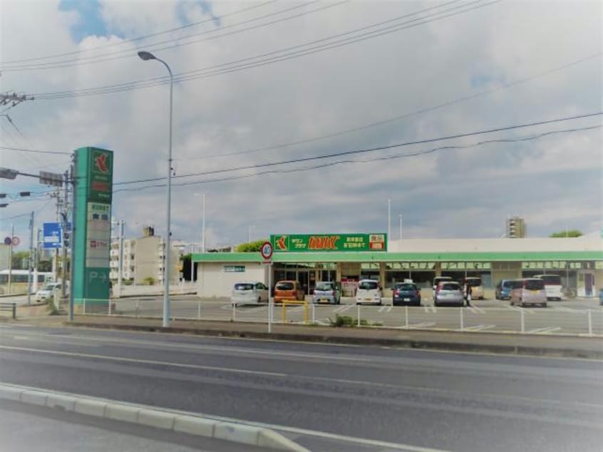 かねひで(スーパー)まで262m※徒歩4 那覇バス(糸満市)/糸満郵便局前 徒歩7分 7階 築8年