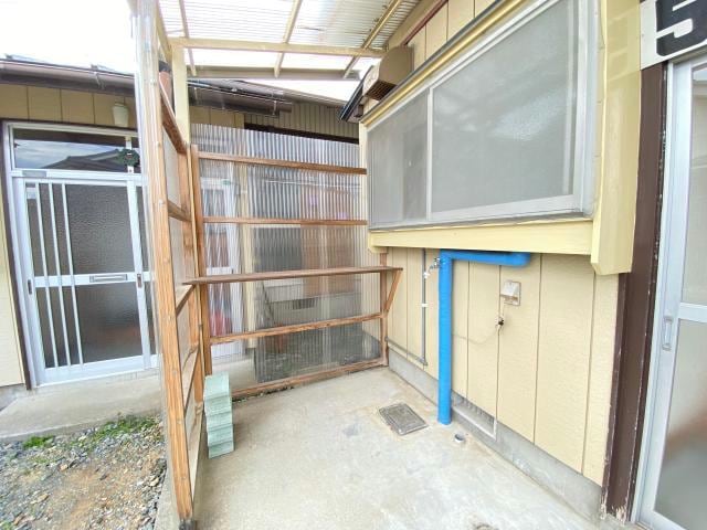 棚、洗濯機置場 山光アパート