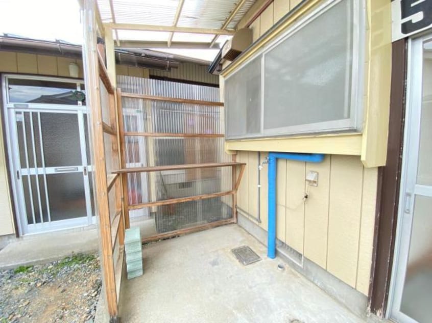 棚、洗濯機置場 山光アパート