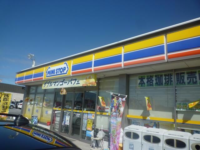 ミニストップ津栗真町屋店(コンビニ)まで718m KURIMAマンション