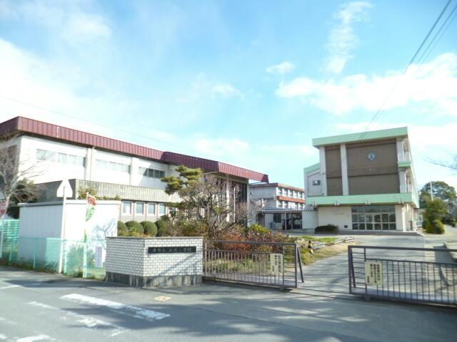 津市立立成小学校(小学校)まで639m グランビュー桜ヶ丘