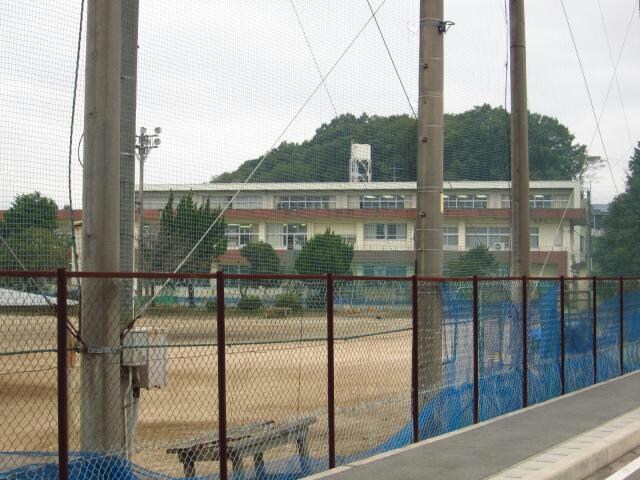 津市立久居西中学校(中学校/中等教育学校)まで2612m エスポワール