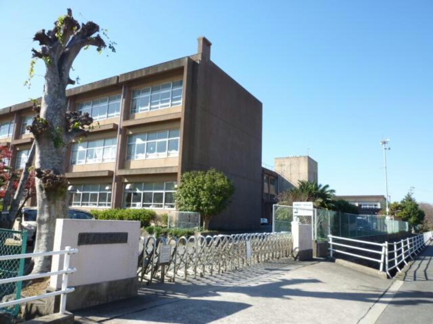 津市立北立誠小学校(小学校)まで1288m M･SQUARE