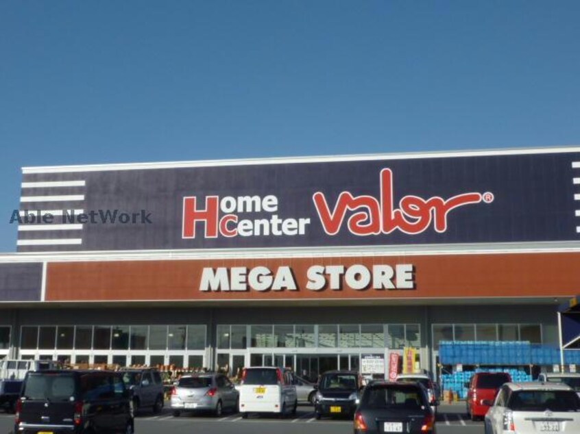 ホームセンターバローメガストア久居インター店(電気量販店/ホームセンター)まで600m フローラⅠ・Ⅱ