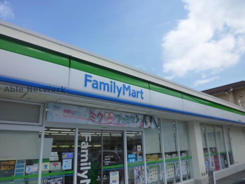 ファミリーマート津市南新町店(コンビニ)まで956m プリティハウス若津　Ⅰ・Ⅱ