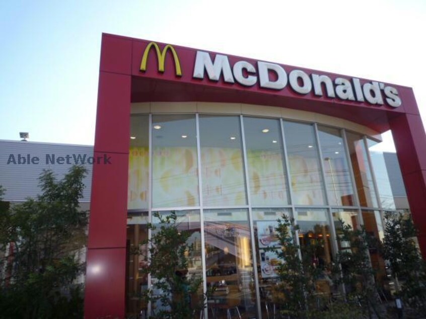マクドナルド久居インター店(その他飲食（ファミレスなど）)まで1058m ステイシス久居