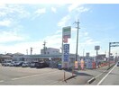 ファミリーマート鈴鹿寺家五丁目店(コンビニ)まで201m トップハウス寺家1・2・3