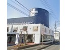 ルームプラス本館(電気量販店/ホームセンター)まで1269m トップハウス寺家1・2・3