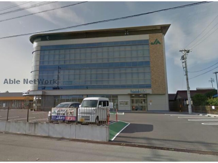 JAみえなか久居支店(銀行)まで808m 仮)久居野村町マンション