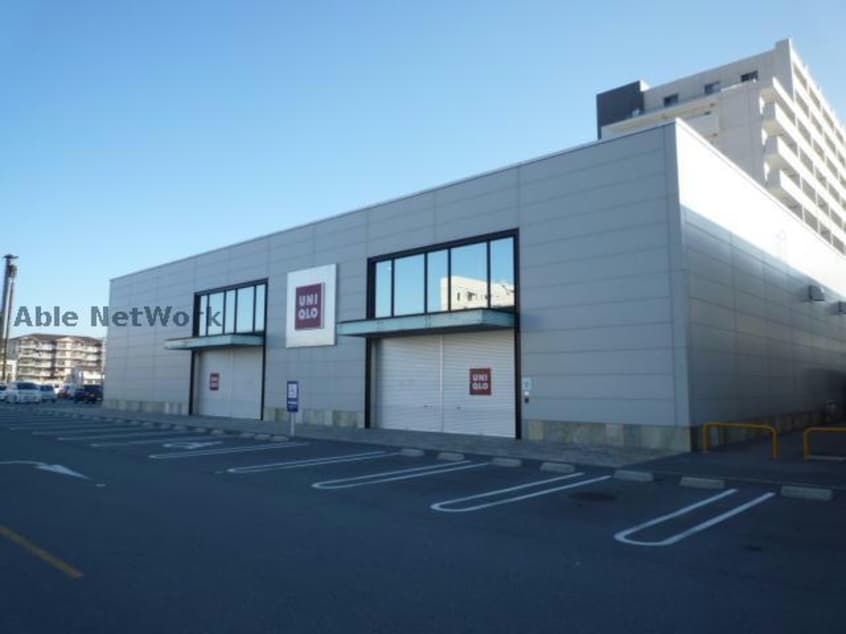 ユニクロ津島崎店(ショッピングセンター/アウトレットモール)まで960m カーサステラ