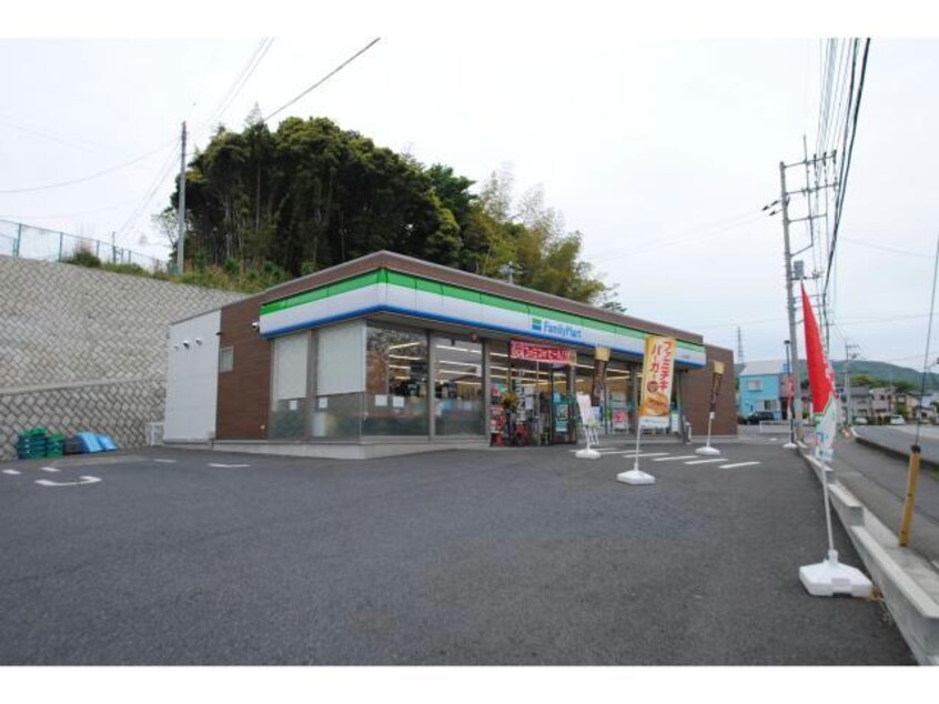 ファミリーマート日立小木津店(コンビニ)まで446m テクノハイム本宿　梅の棟