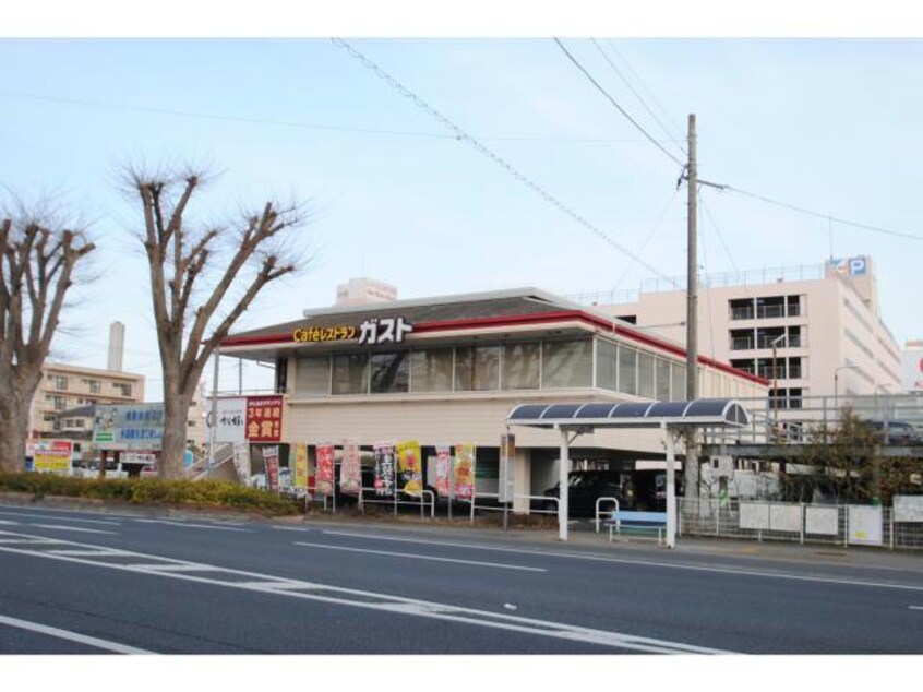 ガスト日立駅前店(その他飲食（ファミレスなど）)まで138m リバ・オール